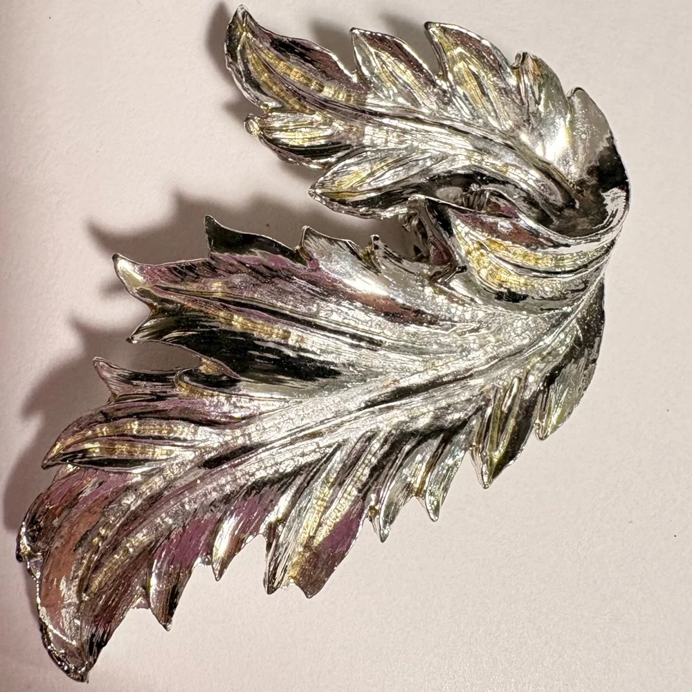 Vintage Silver tone leaf Brooch